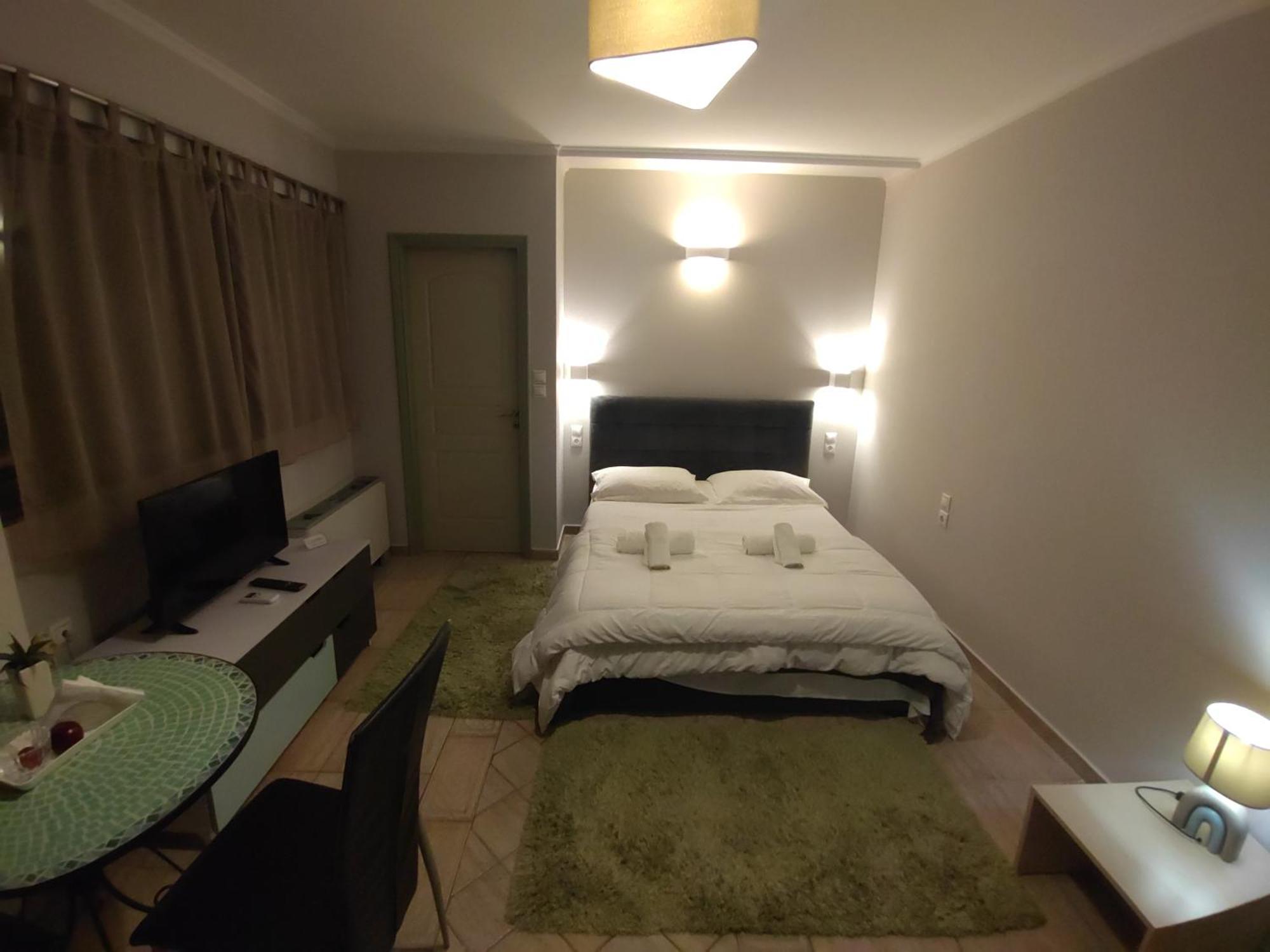 Central Studio - Fully Equiped. Ideal For Couples Patras Exterior foto